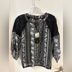 Iris Black and White Geometric Floral Blouse